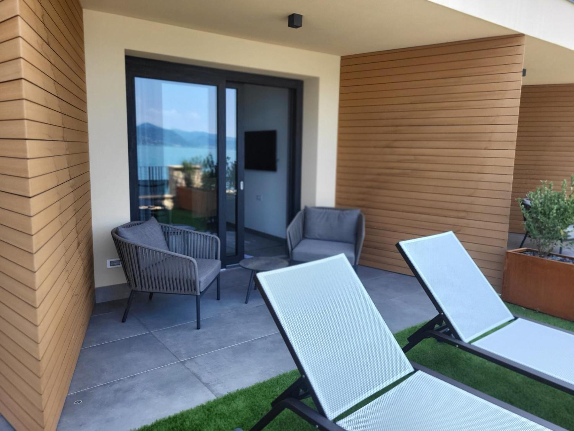 Attilio High Living Suites - Adults Only Torri Del Benaco Oda fotoğraf