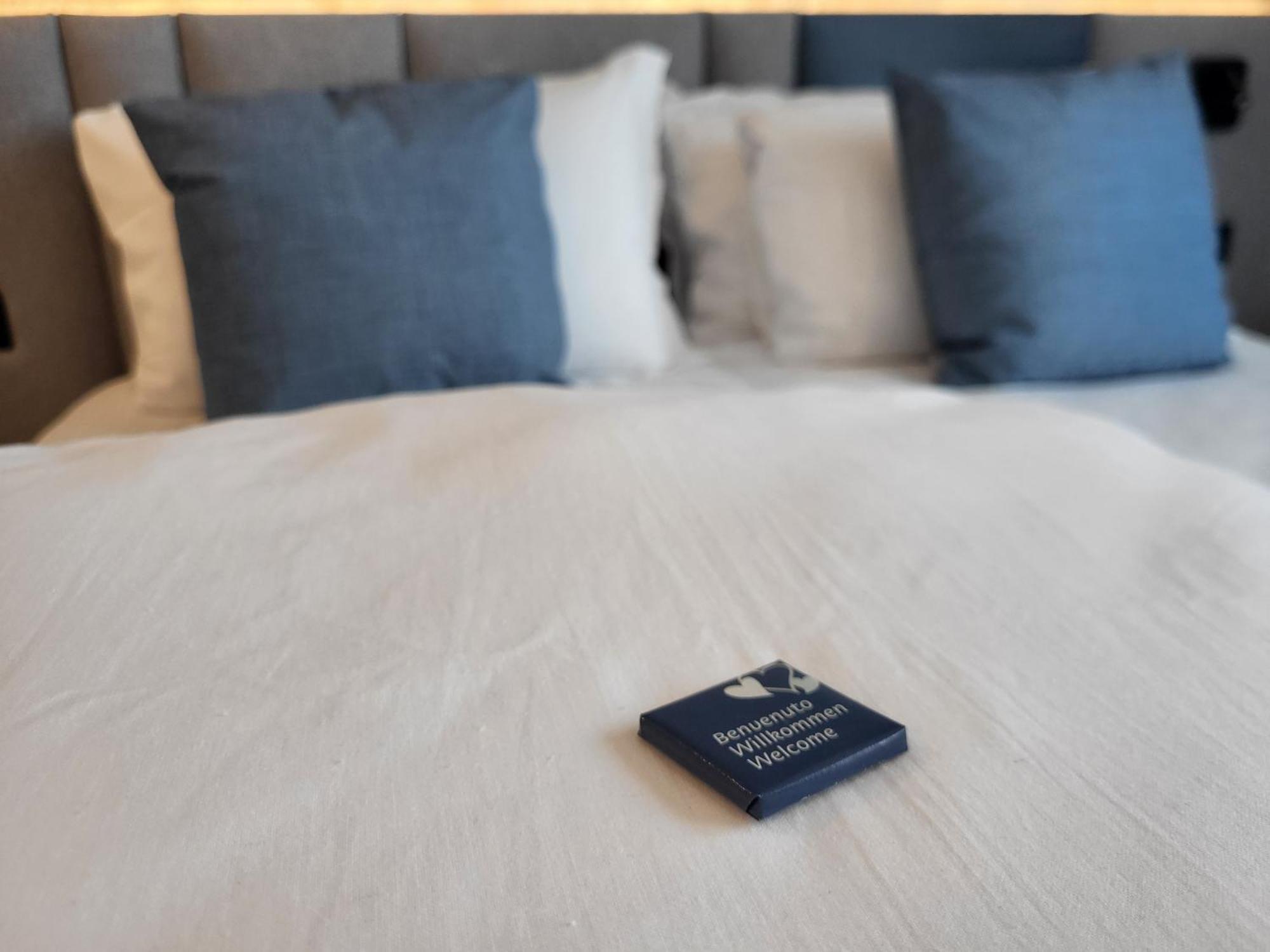 Attilio High Living Suites - Adults Only Torri Del Benaco Oda fotoğraf