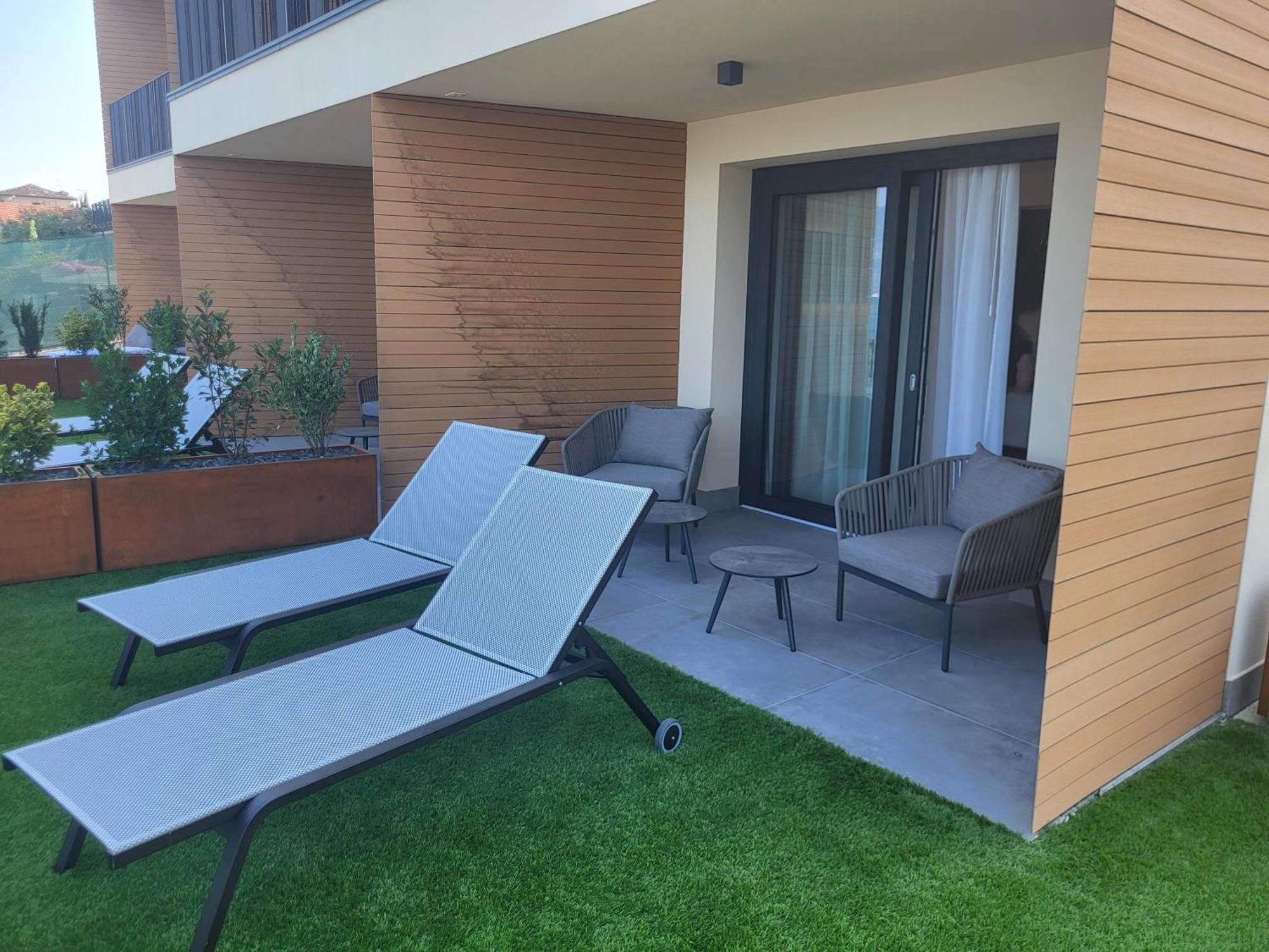 Attilio High Living Suites - Adults Only Torri Del Benaco Oda fotoğraf